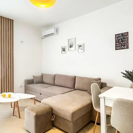 Balkan Bliss 826 Inn Golem (Tirana)
